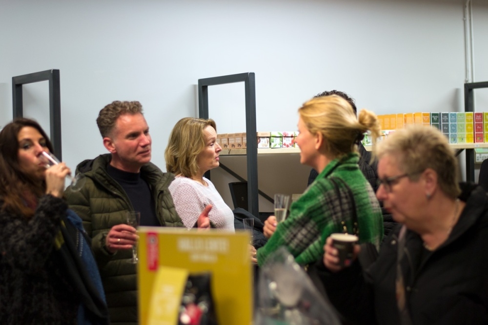 Drukte in de koffiewinkel van Meppel